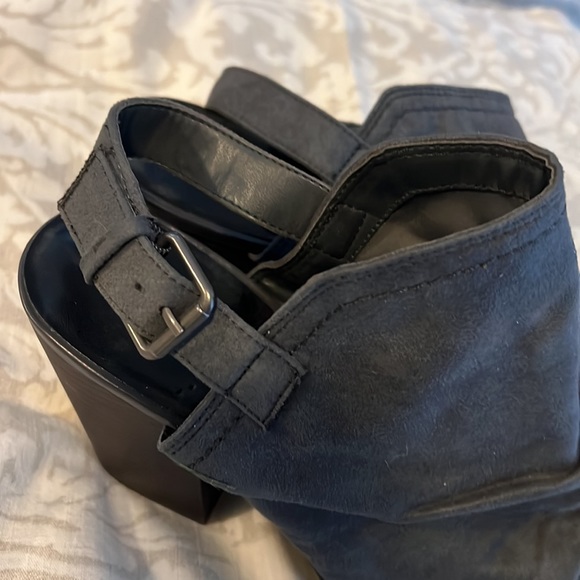 Indigo block heel sandals - Picture 3 of 9